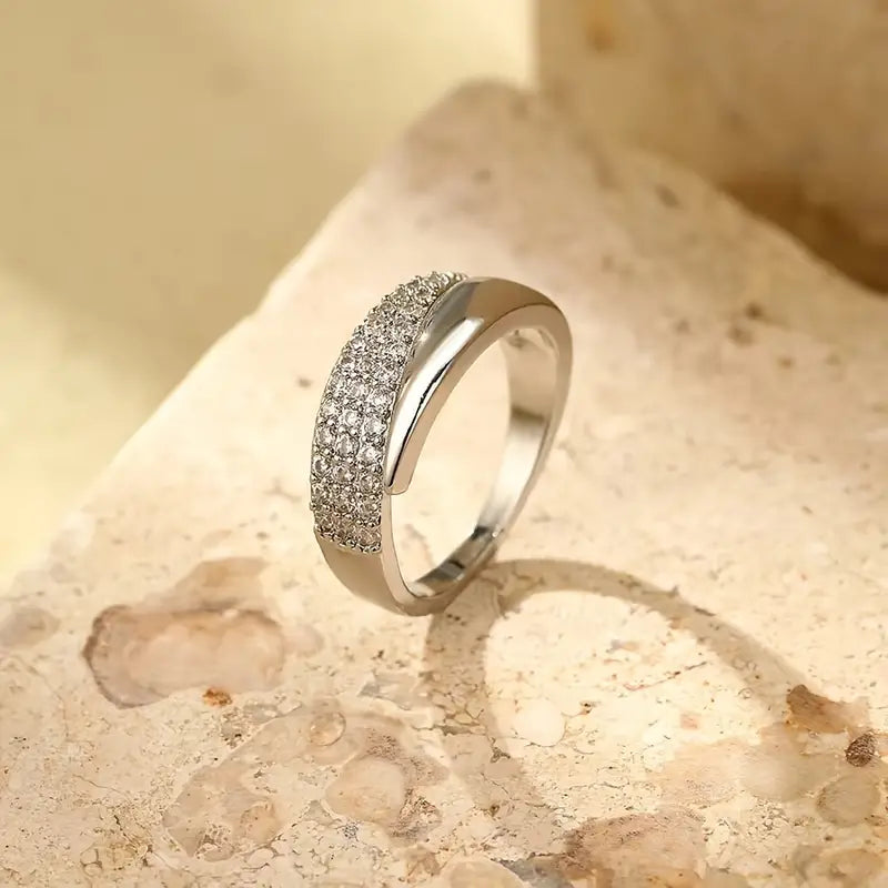 Anello elegante con pietre preziose Lucrecia