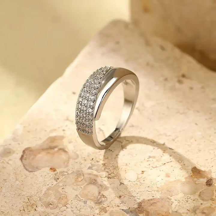 Anello elegante con pietre preziose Lucrecia
