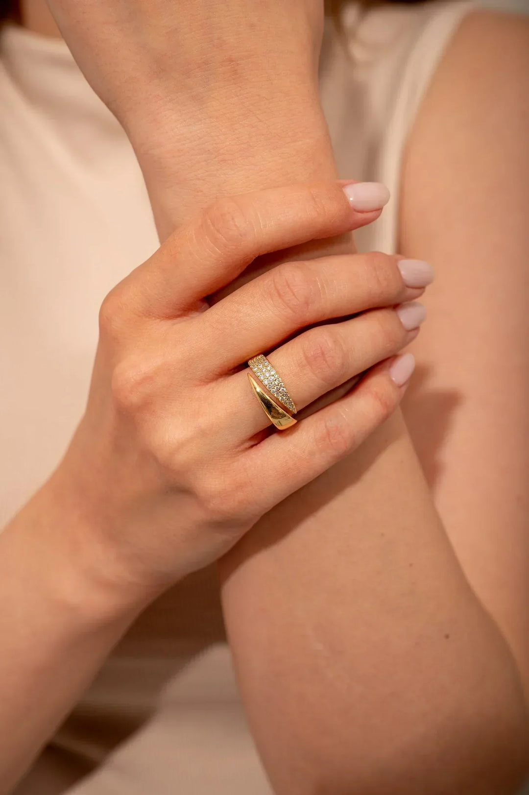 Anello elegante con pietre preziose Lucrecia
