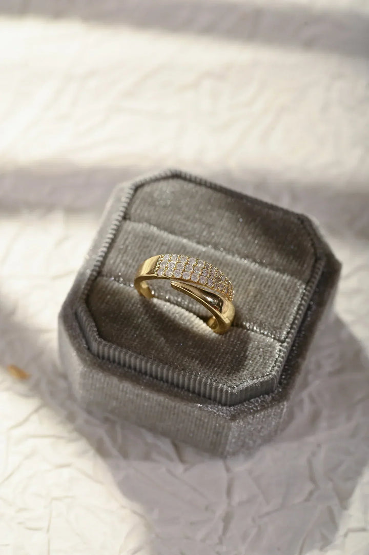 Anello elegante con pietre preziose Lucrecia