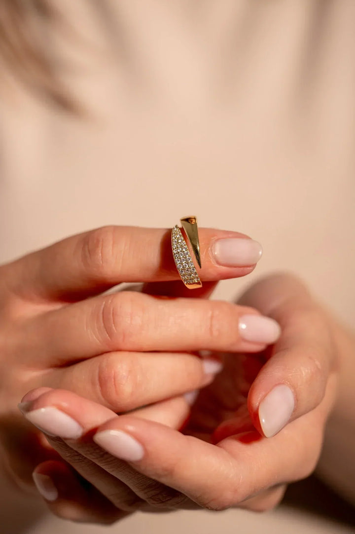 Anello elegante con pietre preziose Lucrecia