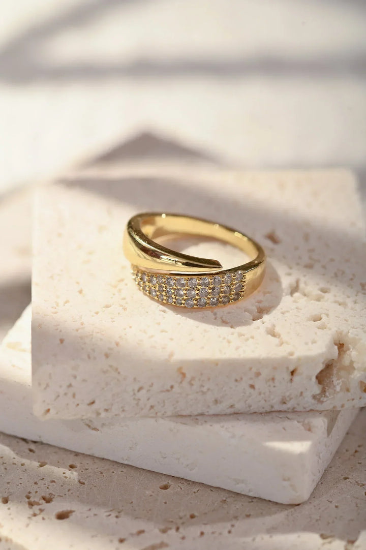 Anello elegante con pietre preziose Lucrecia